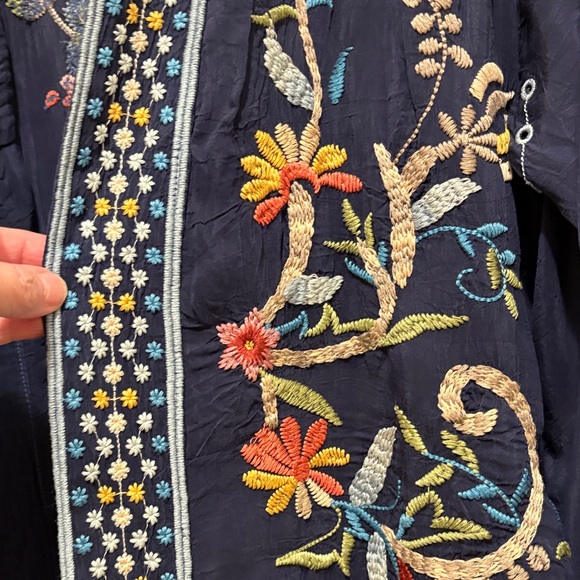 Johnny Was Navy Floral Embroidered Kimono with pockets - Picture 2 of 7